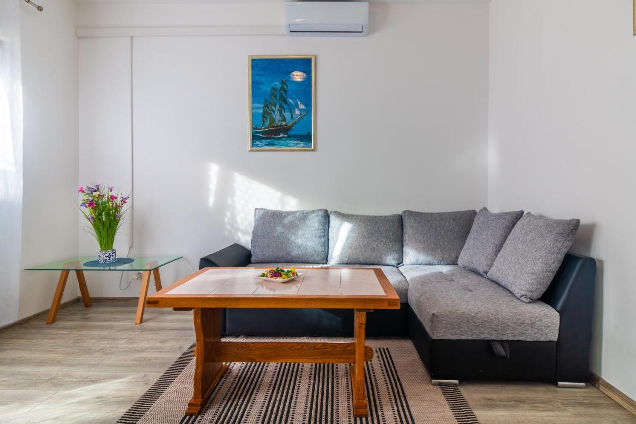 Apartments Mihael สปลิท ภายนอก รูปภาพ