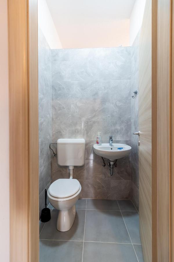 Apartments Mihael สปลิท ภายนอก รูปภาพ