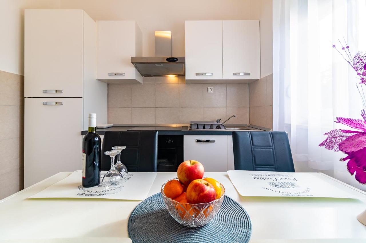 Apartments Mihael สปลิท ภายนอก รูปภาพ
